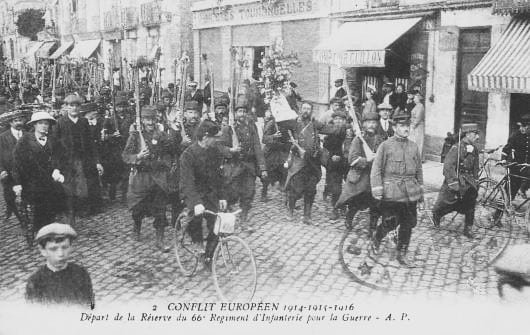 Le Départ des poilus après la mobilisation Le Départ des poilus après la mobilisation