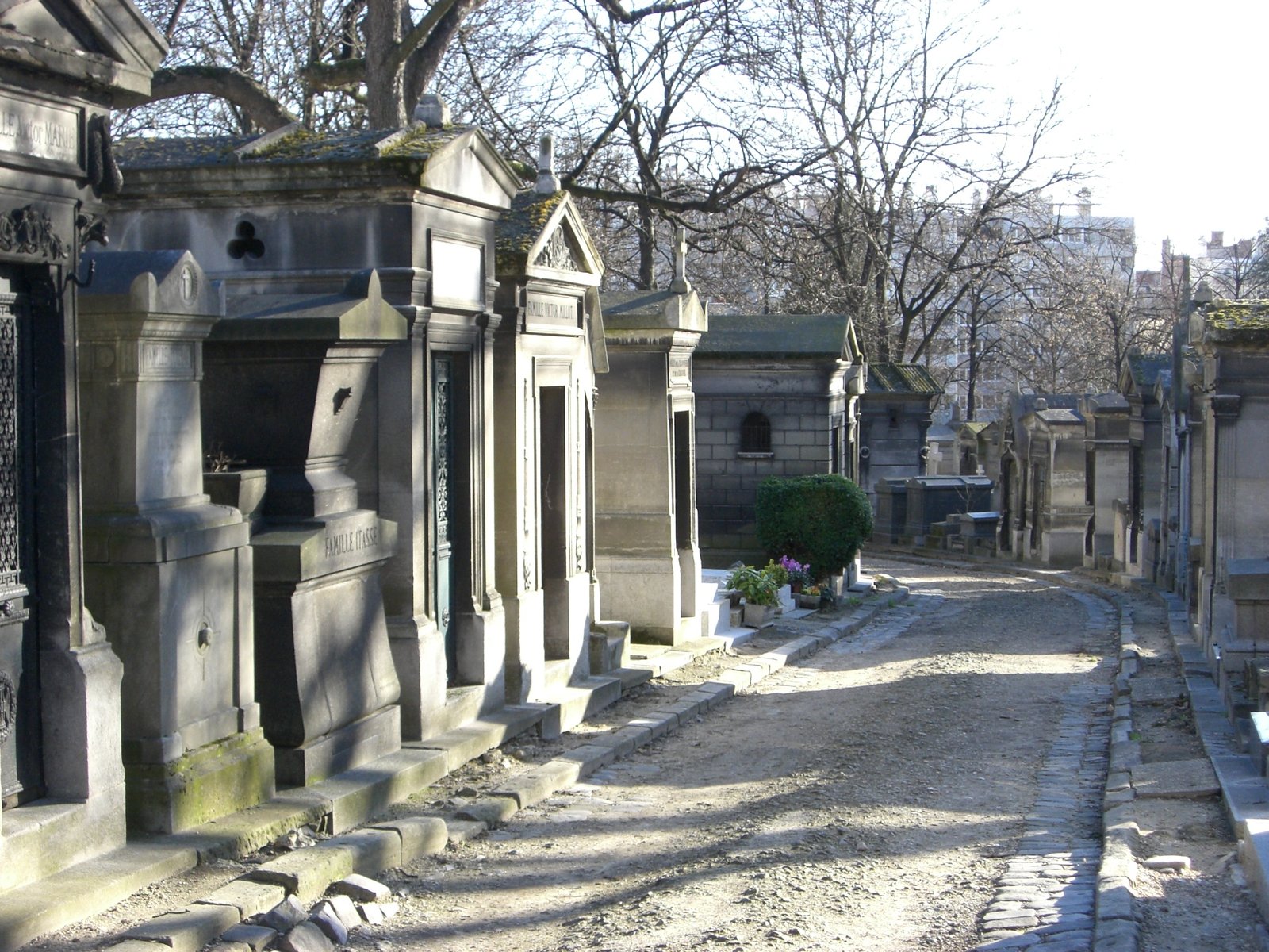  ​Inhumations à Paris : cimetières et pompes funèbres